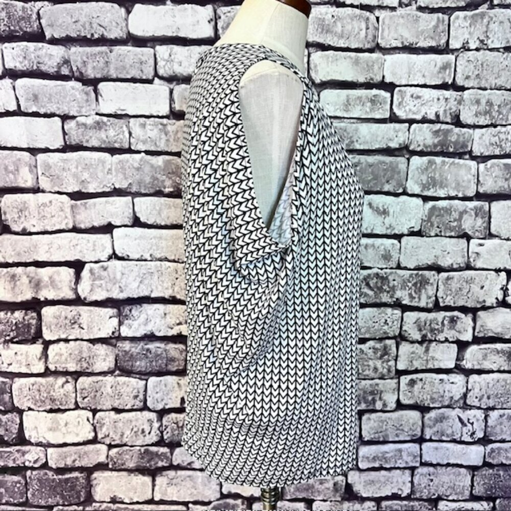 Michael Kors Black & White Sleeveless Blouse Size S - Picture 6 of 8